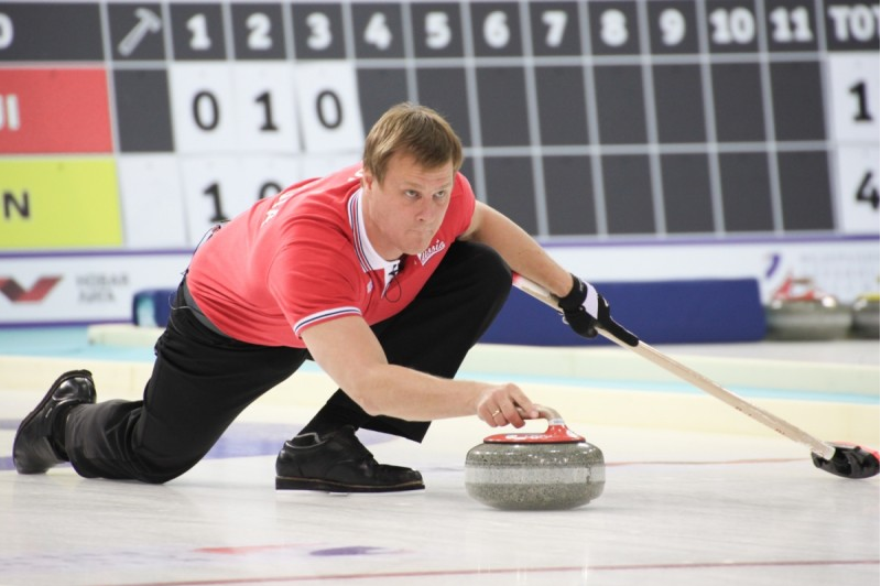 Russia's Petr Dron (pictured) and partner Victoria Moiseeva registered an 8-3 win against the United States ©WCF/Alina Pavlyuchik 2015