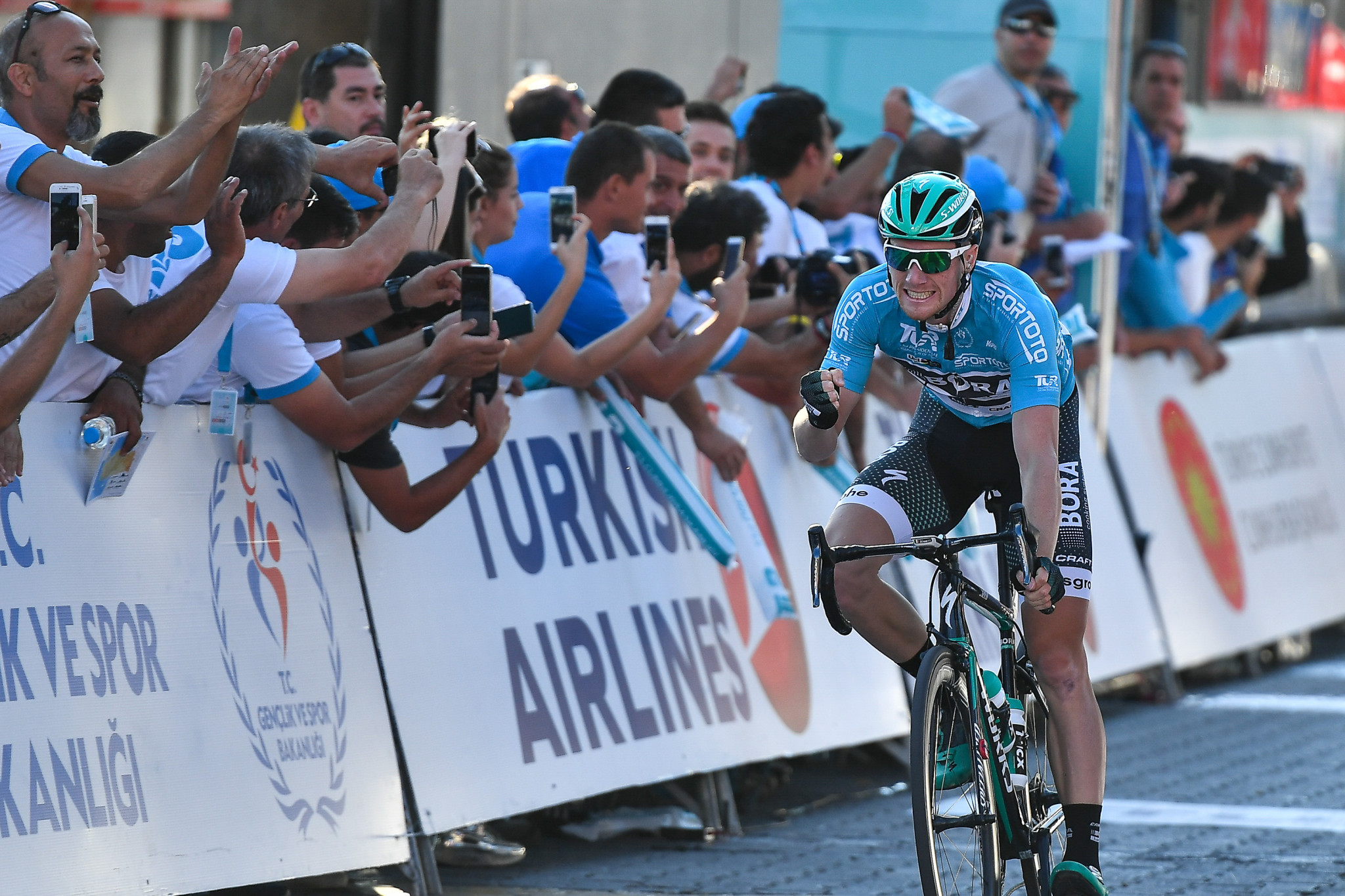Sam Bennett won his third stage in a row in Turkey ©Getty Images