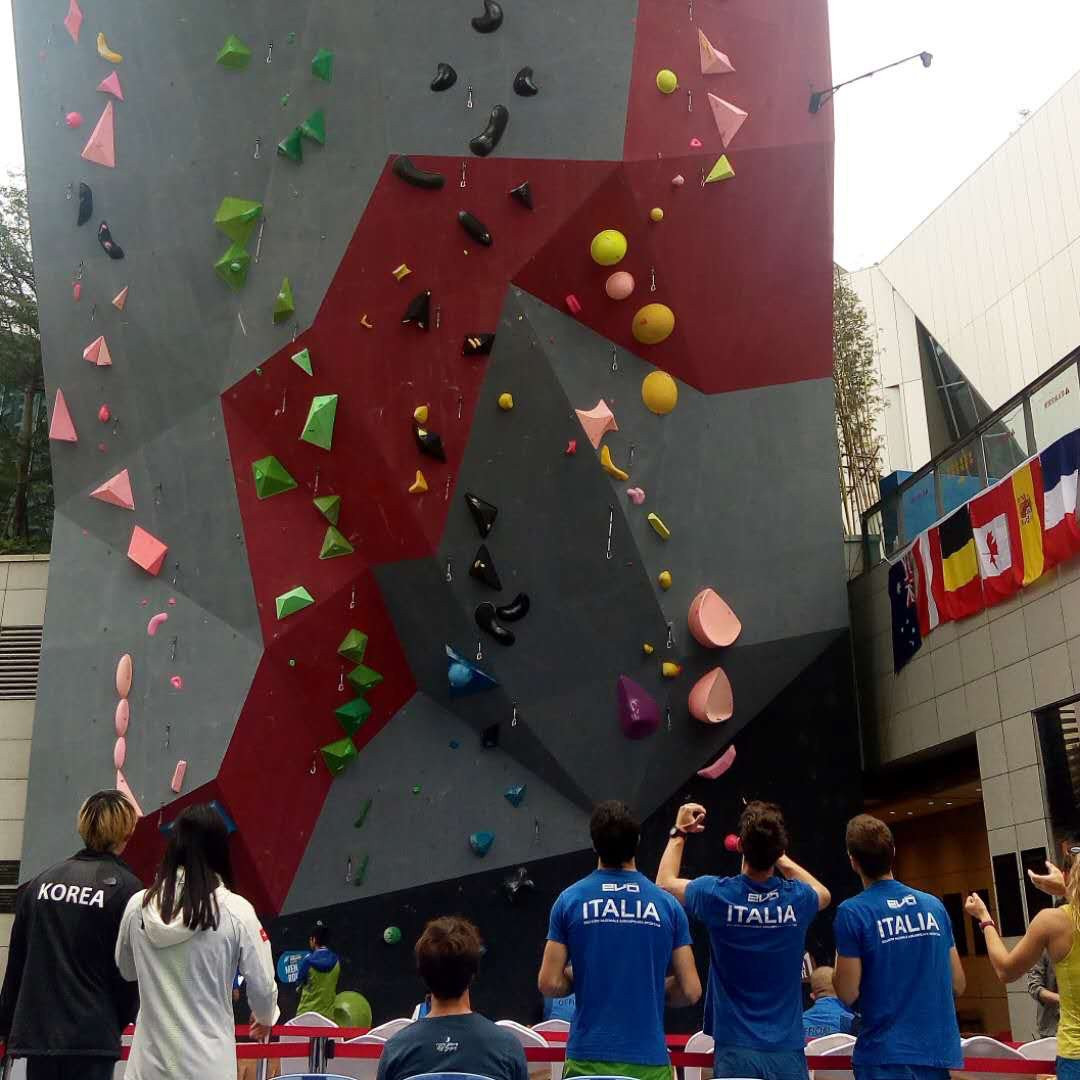 Japan dominate men's qualification as semi-finals postponed at Climbing World Cup