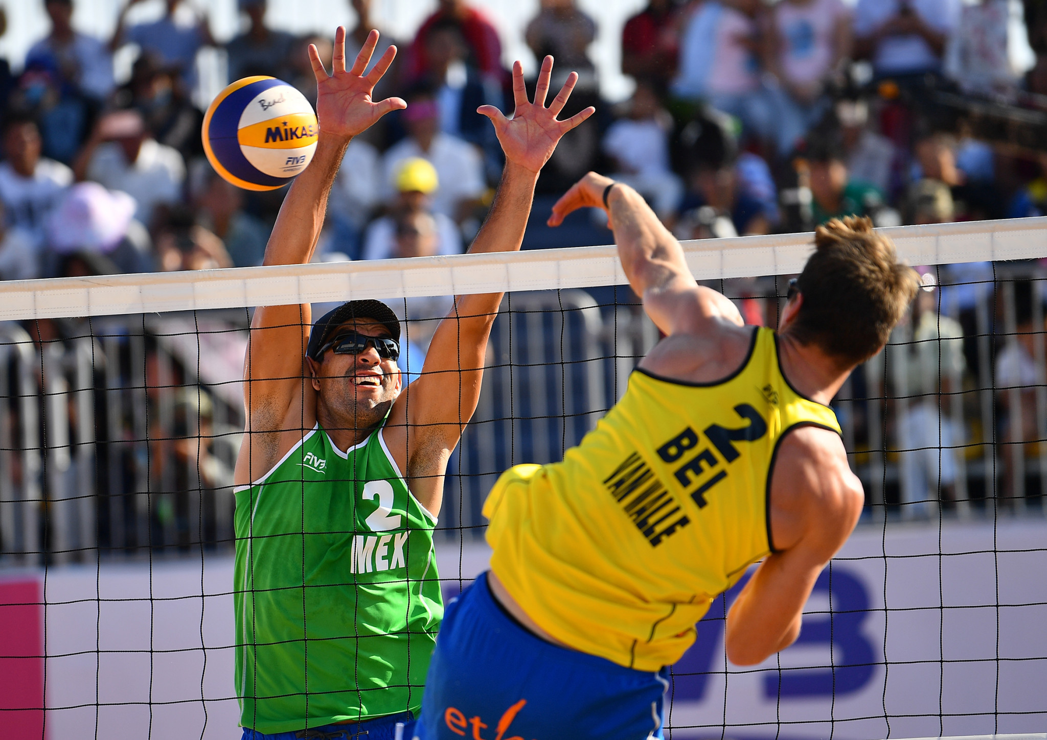 Mexico’s Juan Virgen and Lombardo Ontiveros won the second semi-final ©FIVB