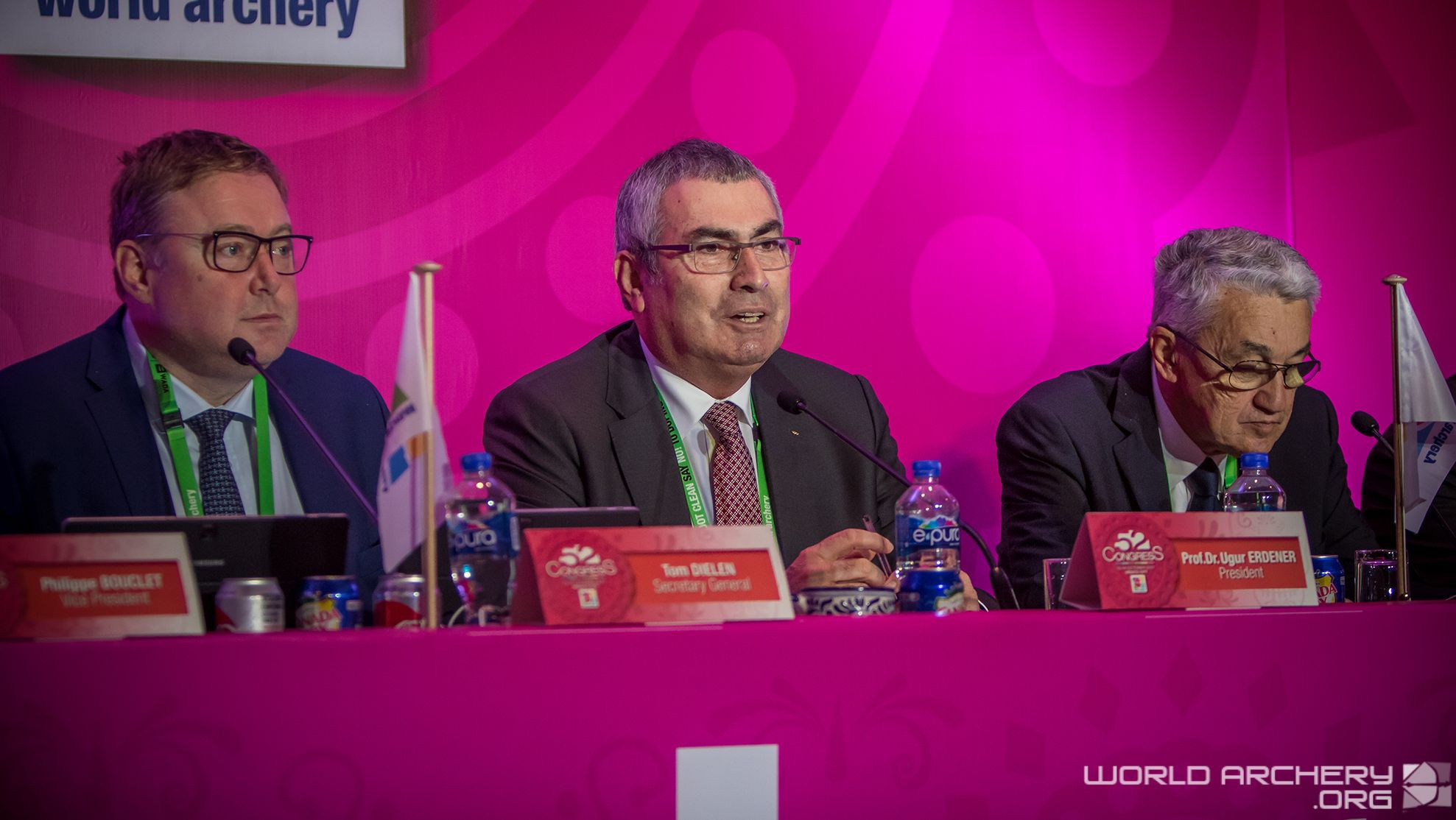 Uğur Erdener, centre, has been President of World Archery since 2005, one of several high-ranking positions he holds in the Olympic Movement, including vice-president of the IOC and head of the Turkish Olympic Committee ©World Archery