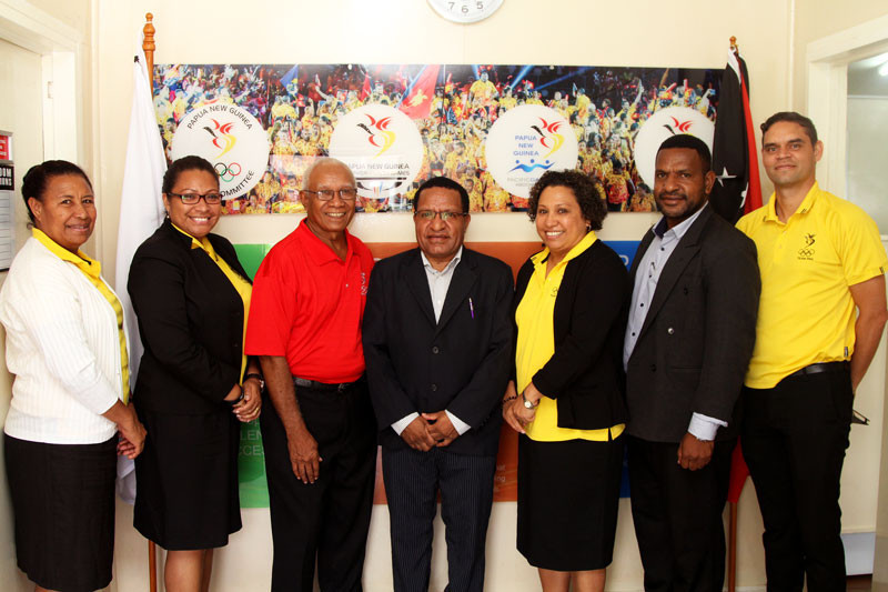 Papua New Guinea's Vice-Minister for Sports Wesley Raminai, centre, has visited the PNGOC's office in Port Moresby ©A. Molen/PNGOC
