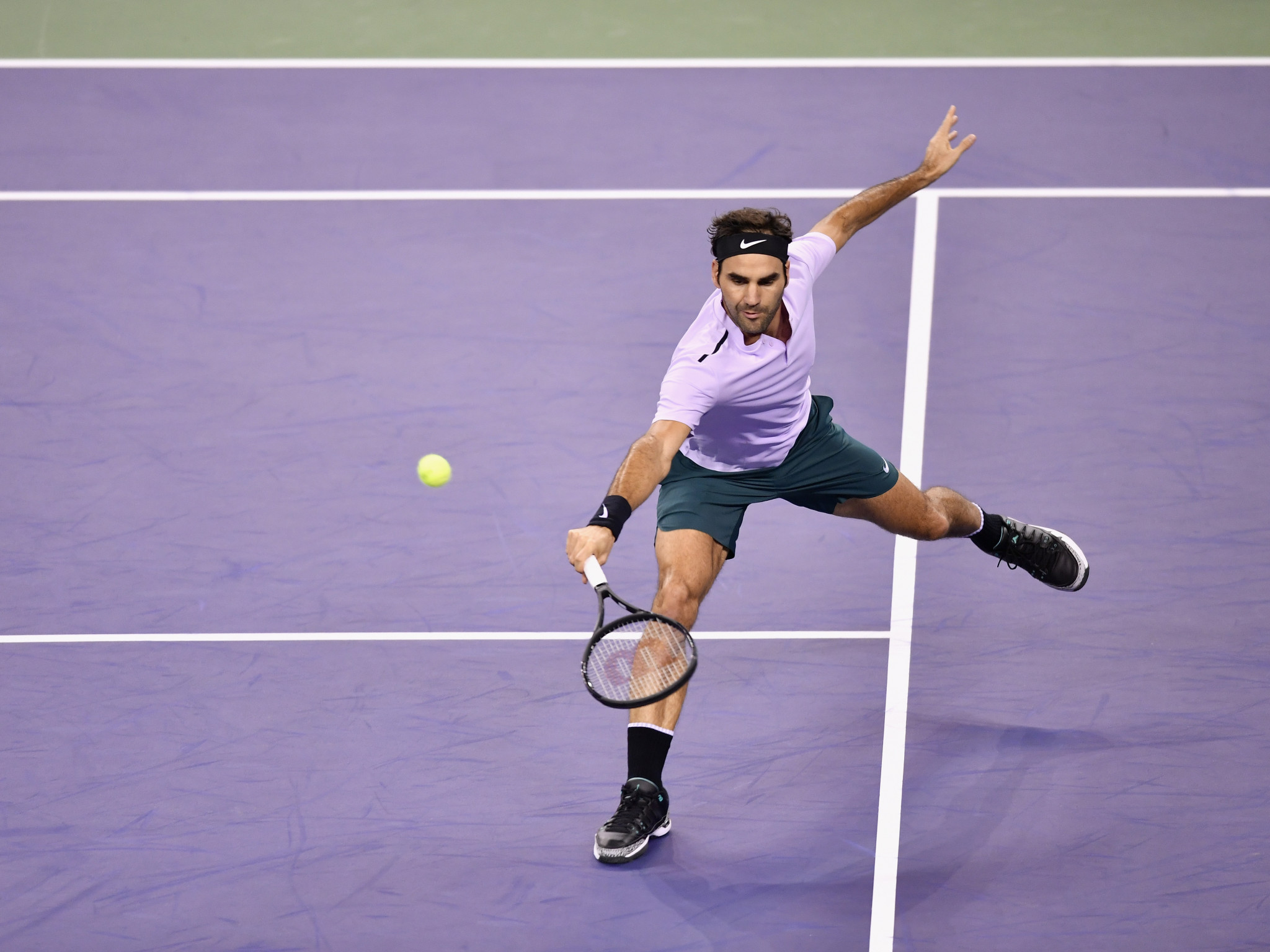Roger Federer produced a superb display to beat Rafael Nadal and win the Shanghai Masters ©Getty Images