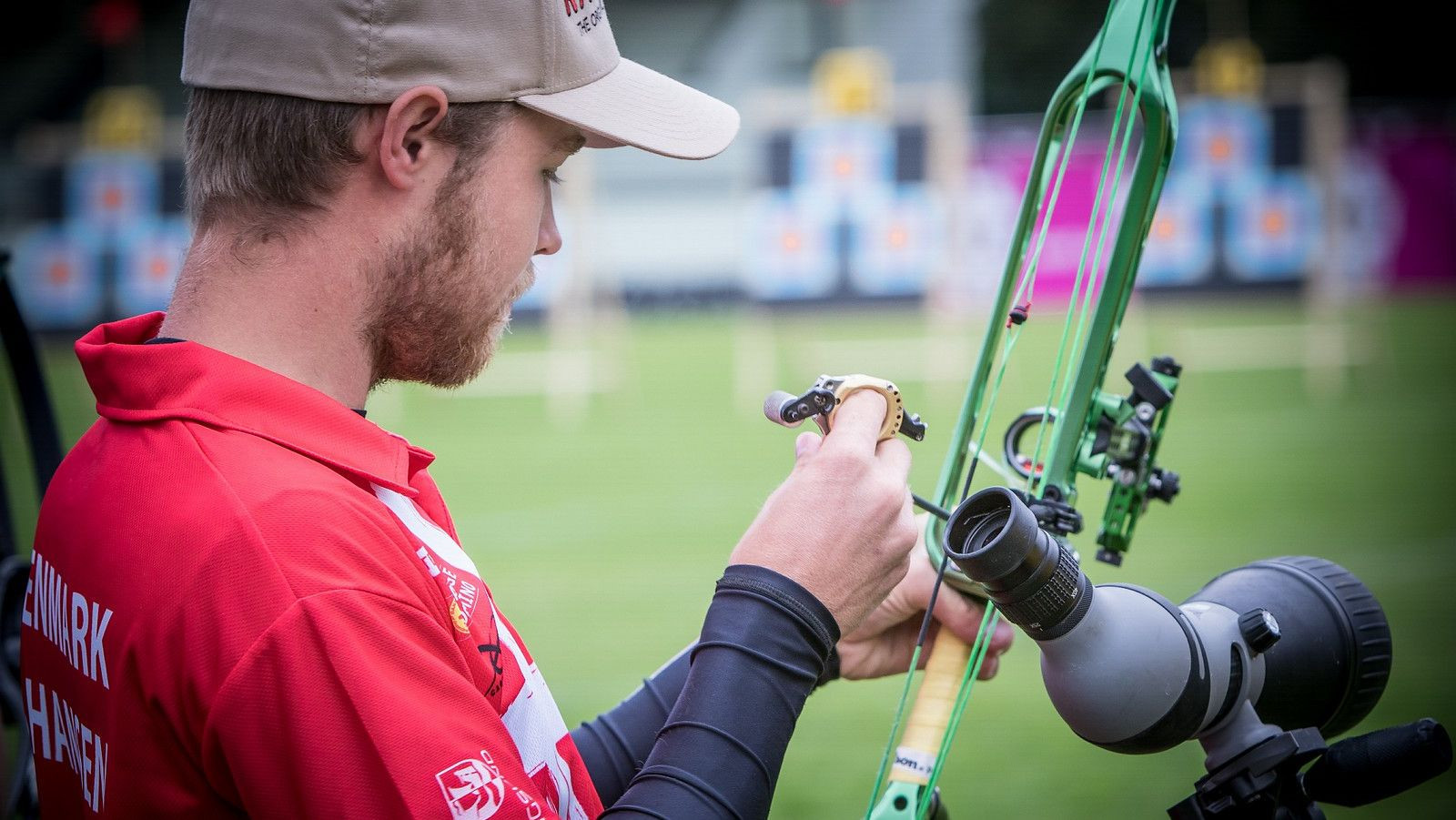 Defending champion Stephen Hansen enjoyed another good day in the men's compound ©World Archery