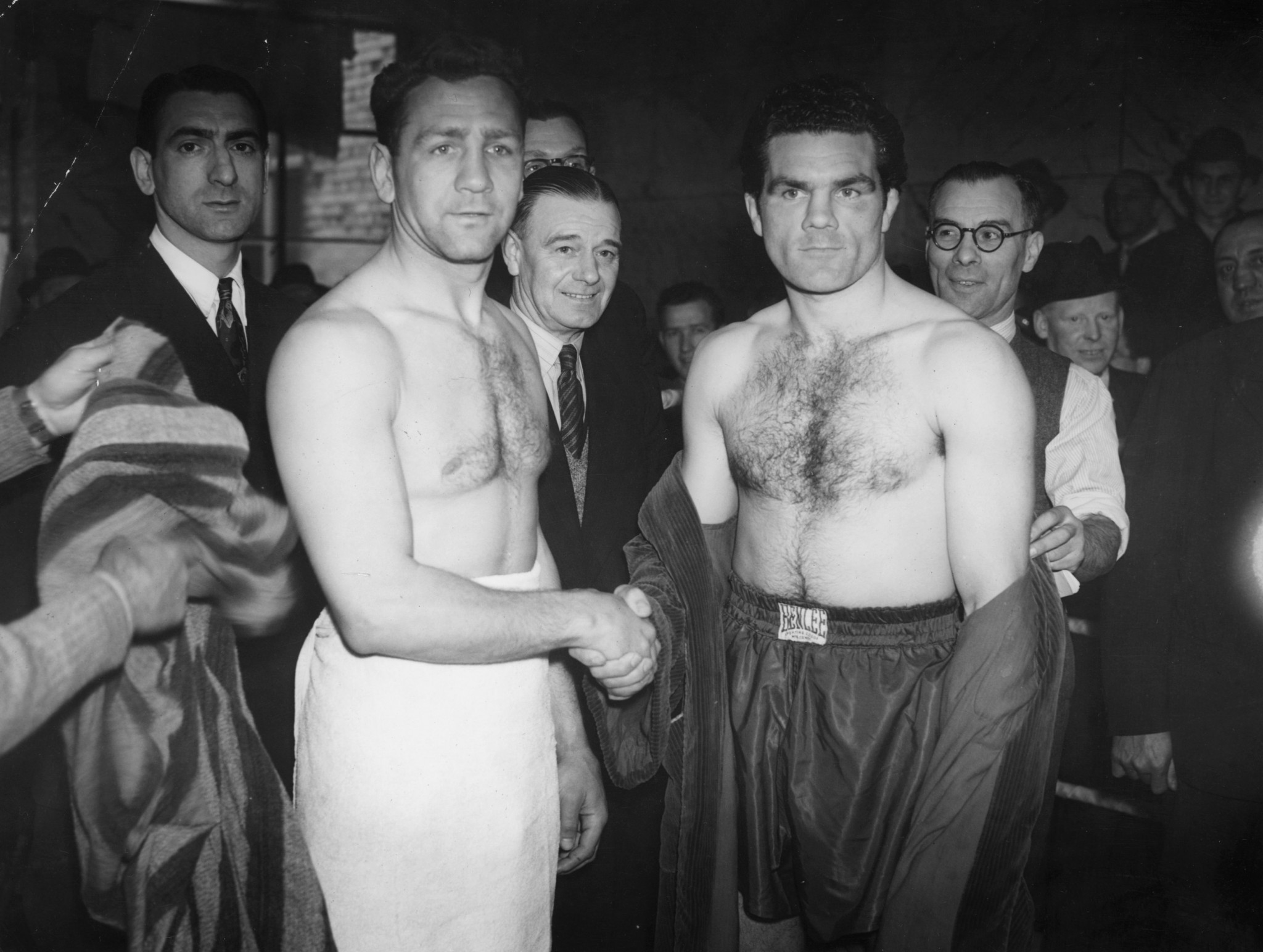 May 14, 1946: Russian-American boxer Gus Lesnevich, left, shakes hands with Britain's Freddie Mills at the weigh-in for their world light-heavyweight title fight in London ©Getty Images