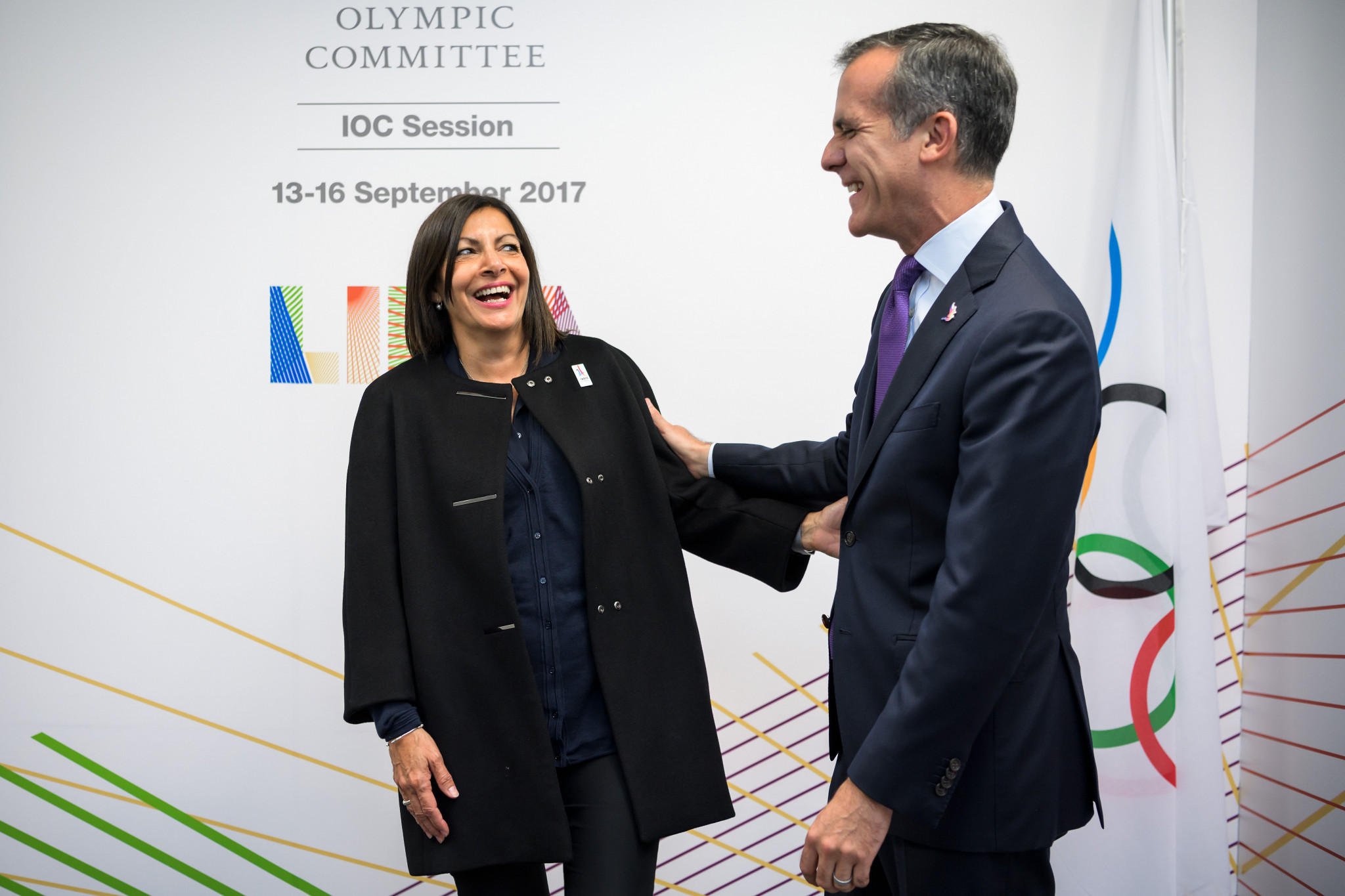 Anne Hidalgo, left, and Eric Garcetti are due to deepen their cooperation ©Getty Images