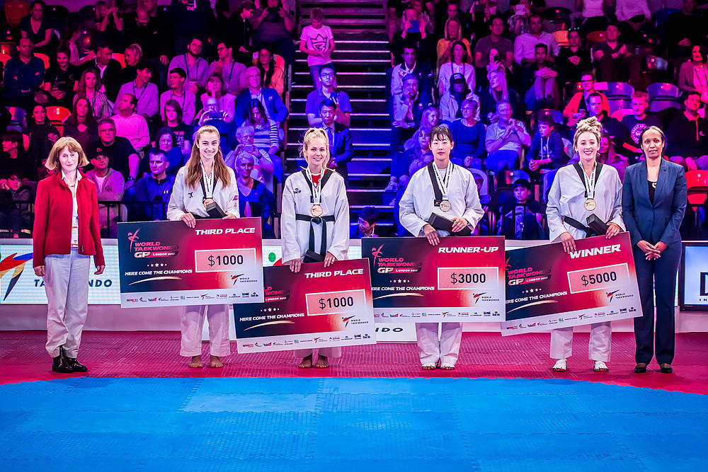 Each of the weight category's medallists were awarded cash prizes ©World Taekwondo