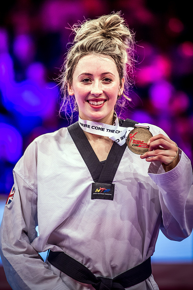 The 24-year-old shows off her gold medal ©World Taekwondo