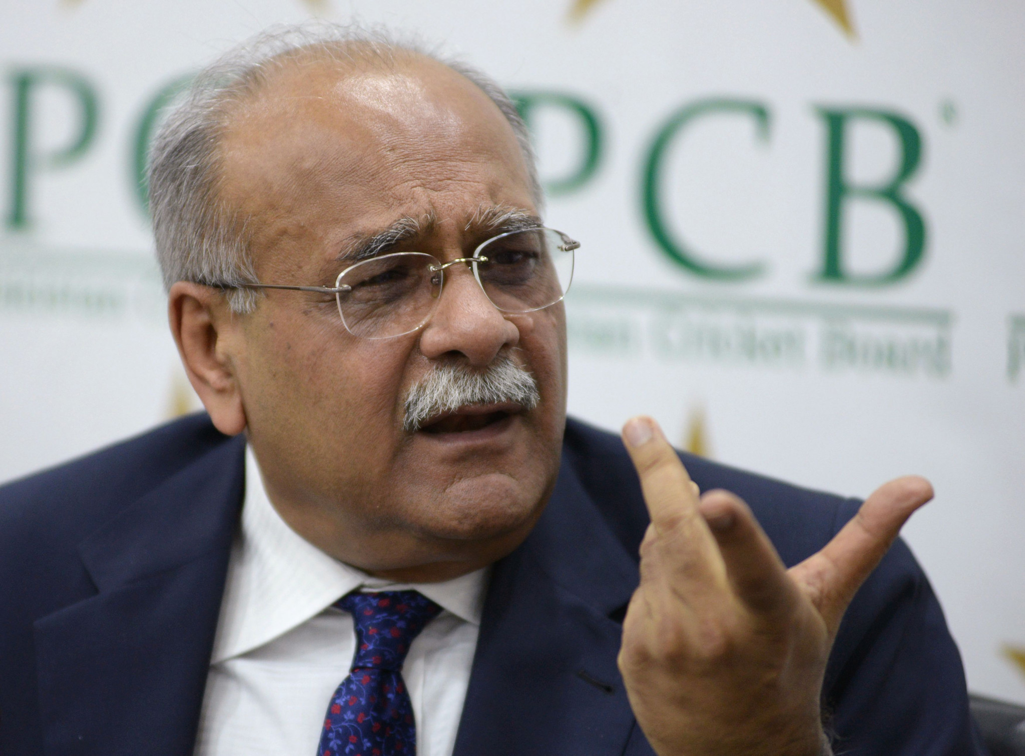 Pakistan Cricket Board chairman Najam Sethi claimed the spot-fixing approach made to Sarfraz Ahmed before the team's one day international against Sri Lanka in Abu Dhabi was reported immediately ©Getty Images
