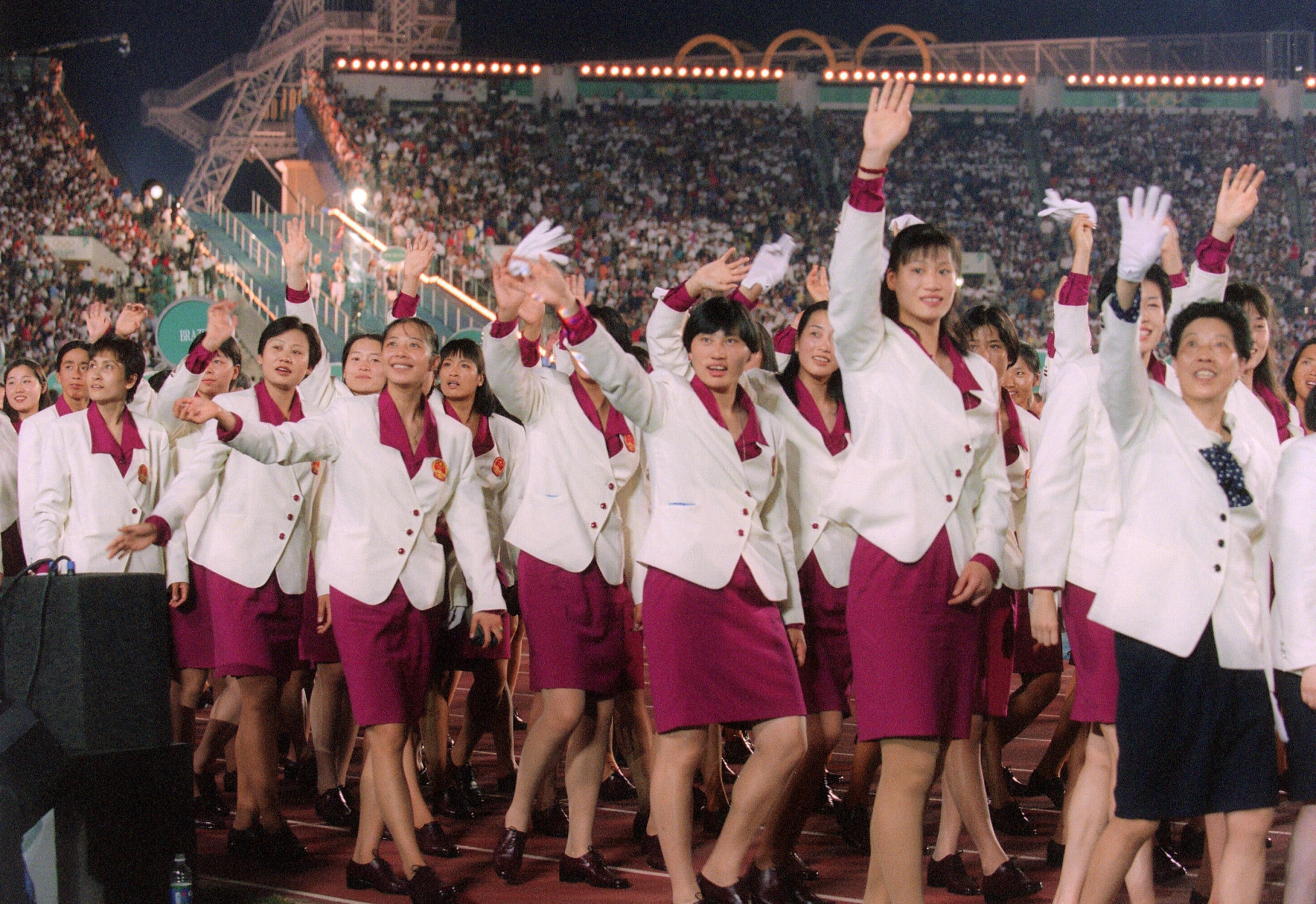 Members of the Chinese Olympic team parade at the Opening Ceremony of Atlanta 1996 ©Getty Images