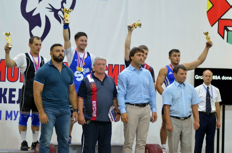 Maxim Agapitov, second right in front, claims it is unfair to believe that Russia is the only country with a doping programme or that weightlifting is sport's worst culprit ©RWF