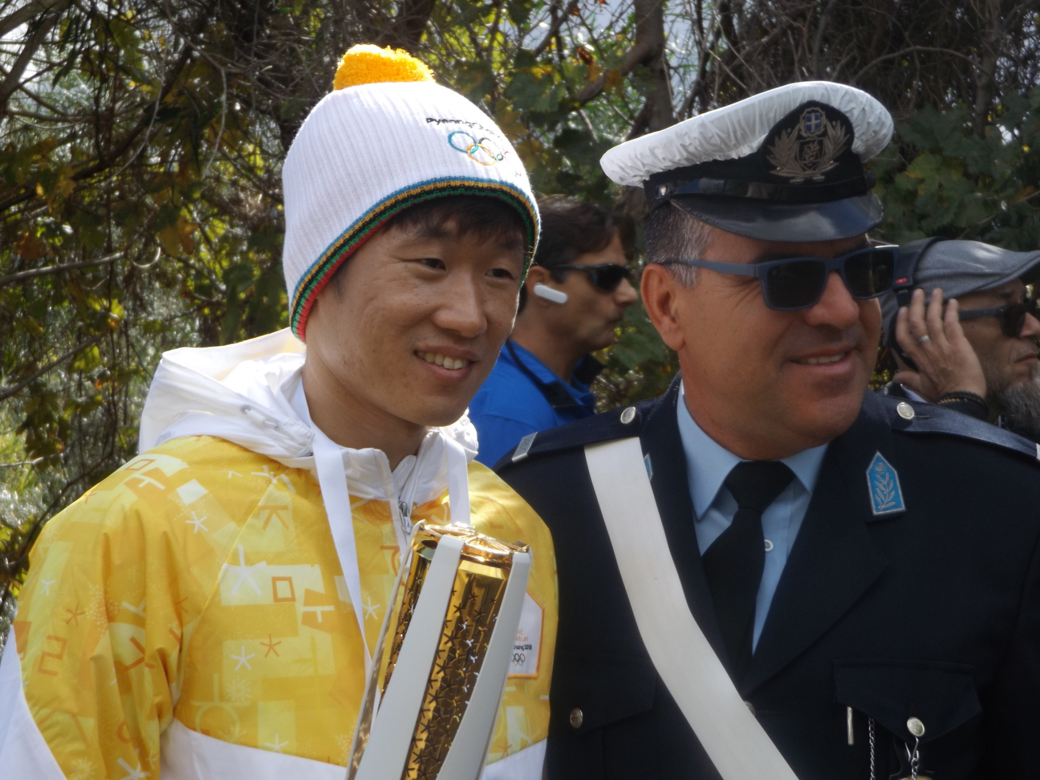 Park Ji-sung poses with a Greek policeman at the Torch lighting ceremony ©ITG