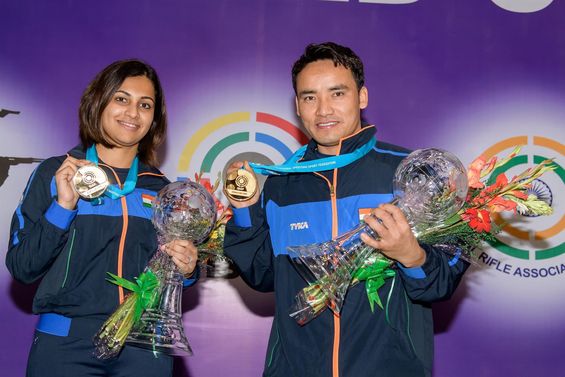 Heena Sidhu and Jitu Rai won the 10 metres air pistol mixed team title ©ISSF