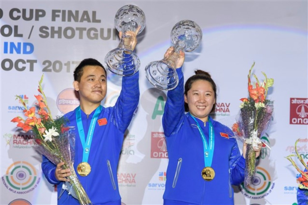 Song Buhan and Wu Mingyang earned mixed team air rifle gold ©ISSF
