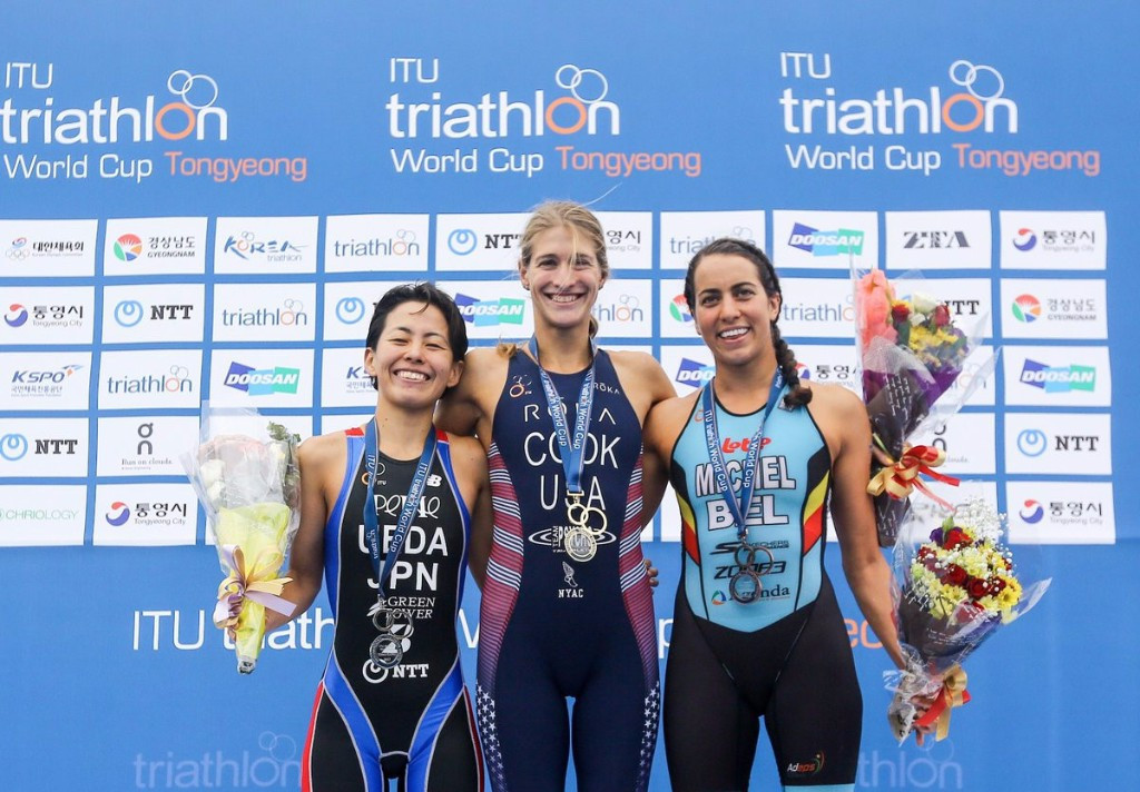 America's Summer Cook pulled clear on the run to win the women's ITU World Cup race in Tongyeong ©ITU