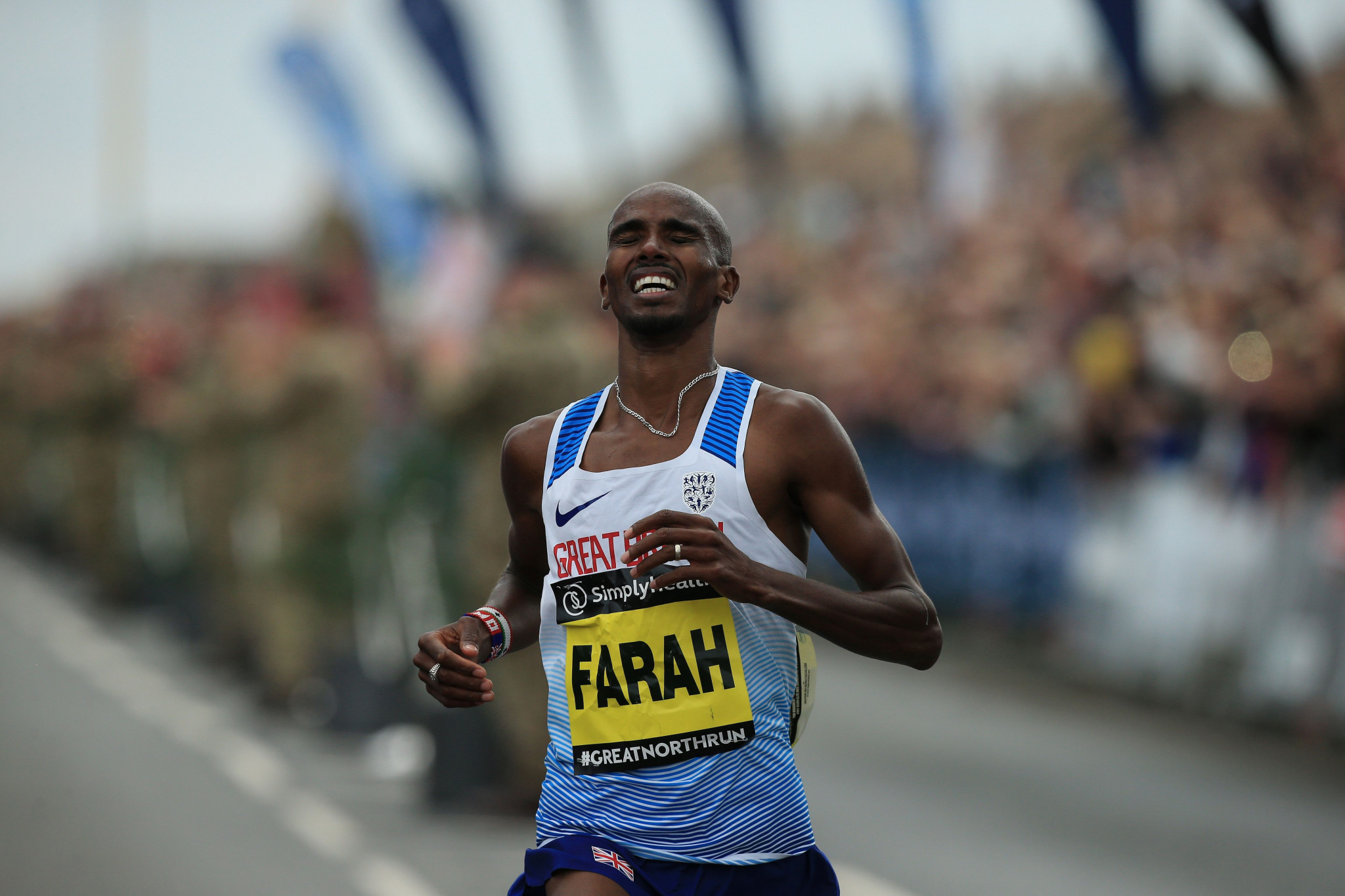 Farah denies split from Salazar connected to doping allegations