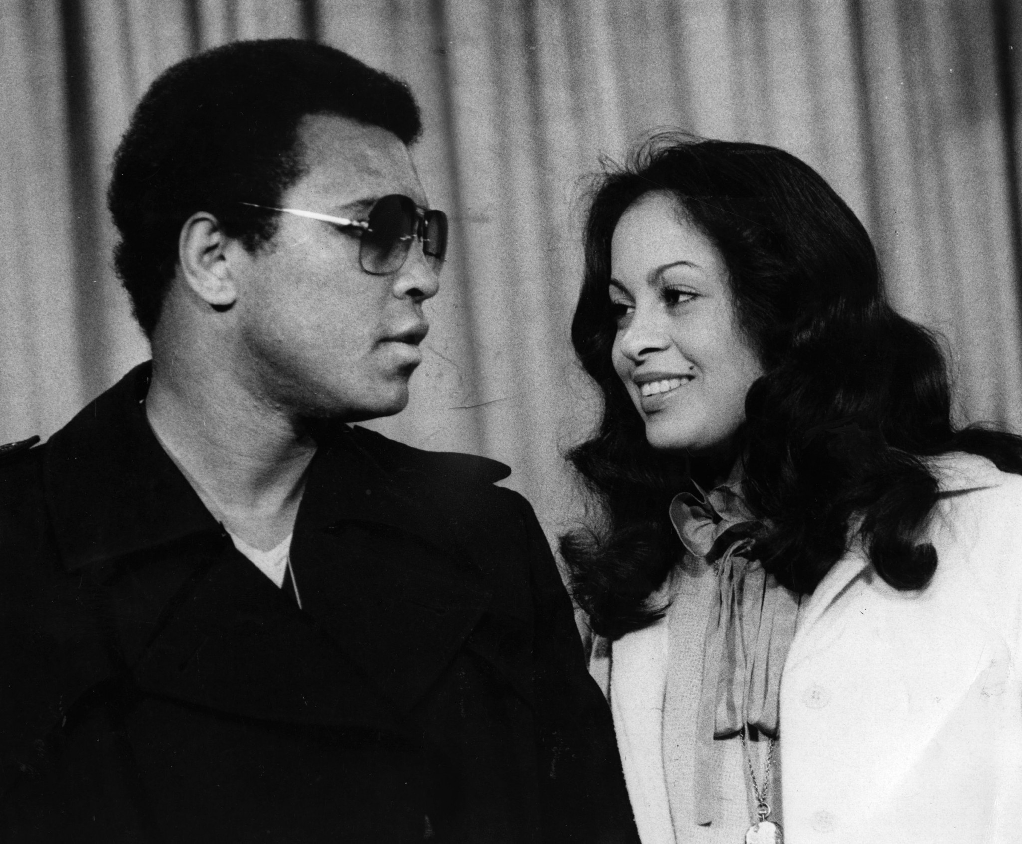 Muhammad Ali with his wife Veronica at Heathrow Airport ©Getty Images