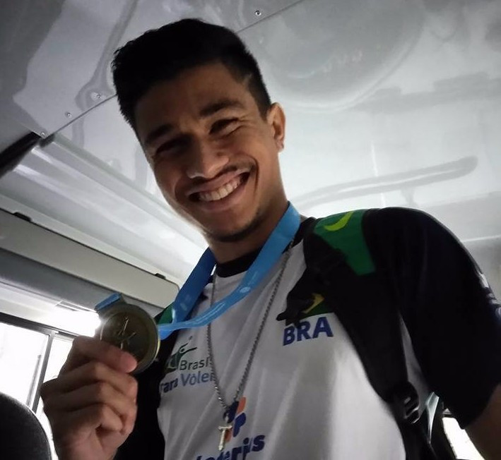 Brazil's Fabricio Da Silva is all smiles with his gold medal ©worldparavolleypanam