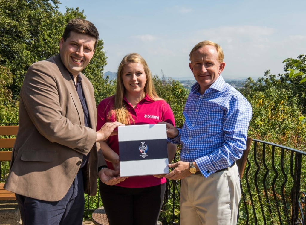 Minister for Sport, Health Improvement and Mental Health, Jamie Hepburn and Mike Cantlay, Chairman of VisitScotland, had earlier given the bid documents to Katriona Taylor