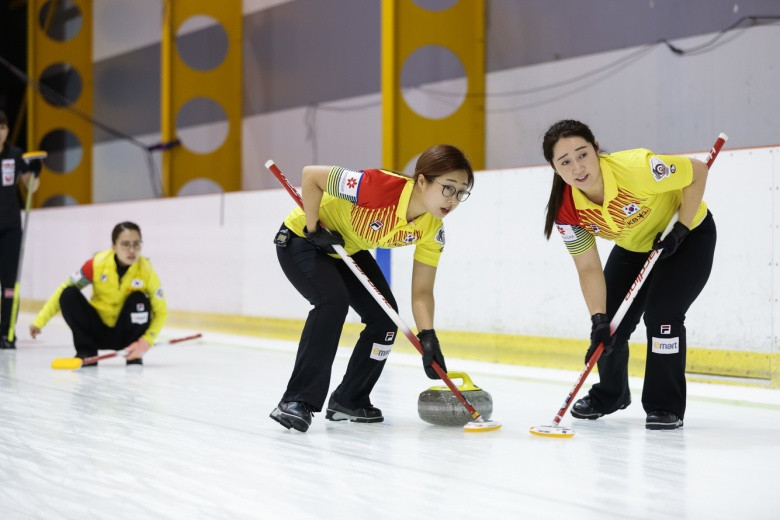 South Korea began the defence of their title with two victories as women's action at the Pacific-Asia Curling Championships began ©WCF