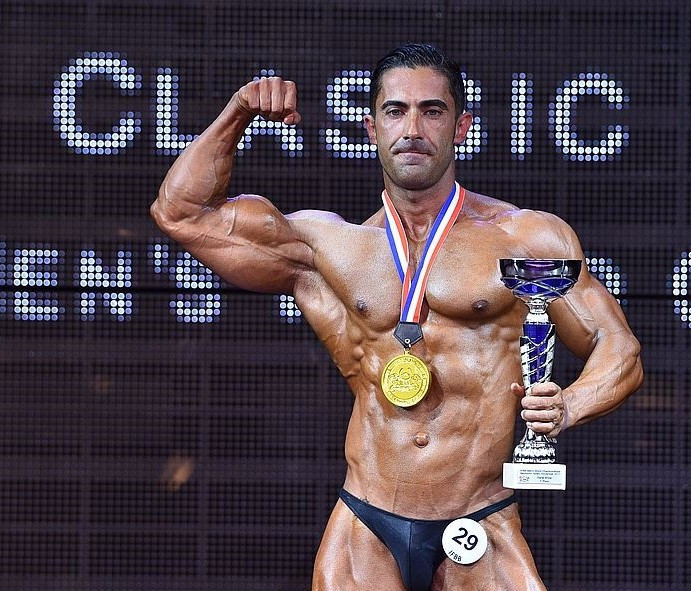 Spain's Jesus Rodal delighted the home crowd by winning the classic up to 171cm gold medal ©Igor Kopcek/East Labs Team/IFBB