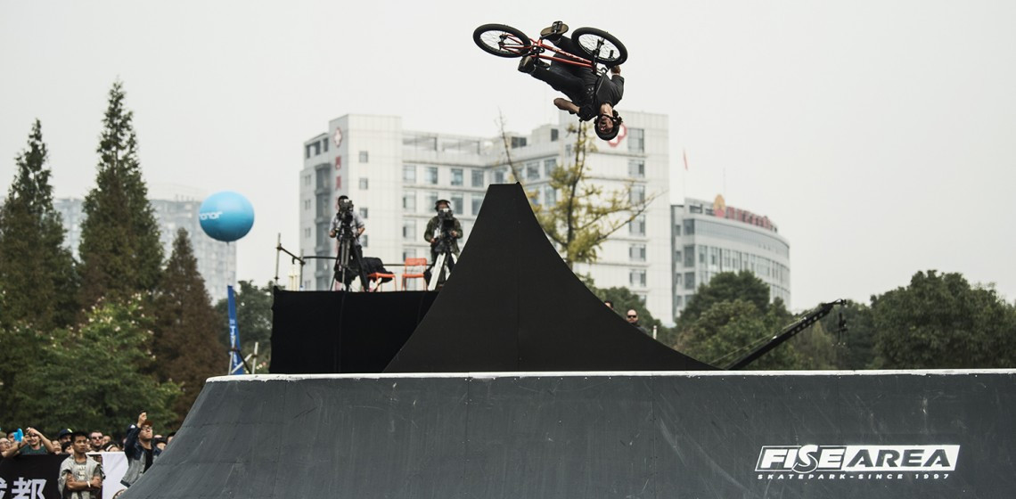 Nick Bruce won the final BMX Freestyle Park event of the season ©FISE