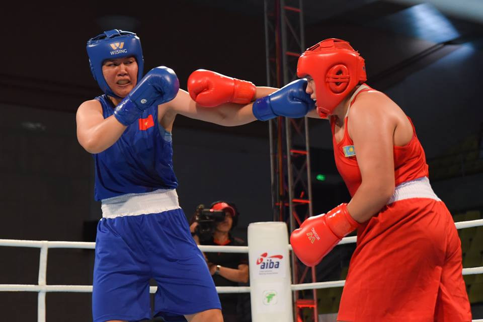 Vietnam's Tran Thi Oanh Nhi, right, defeated Kazakhstan's AIBA women's world champion Lyazzat  Kungeibayeva to reach the final of the over 81kg category at the Asian Women's Boxing Championships in Ho Chi Minh City  ©ASBC 