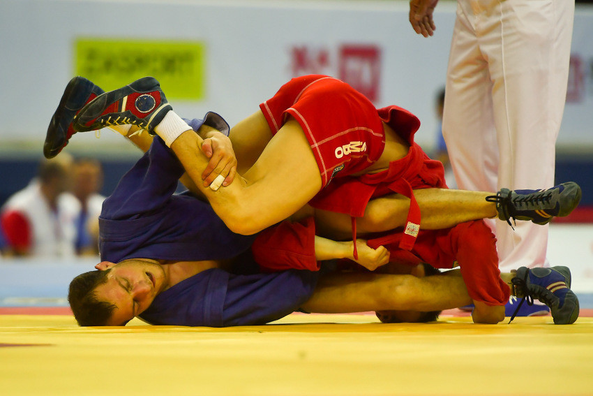 In the first of two finals that did not feature a Russian sambist, Armenia's Tigran Kirakosyan beat defending champion Maralerdene Chimeddorj of Mongolia to the men’s 52kg title ©FIAS