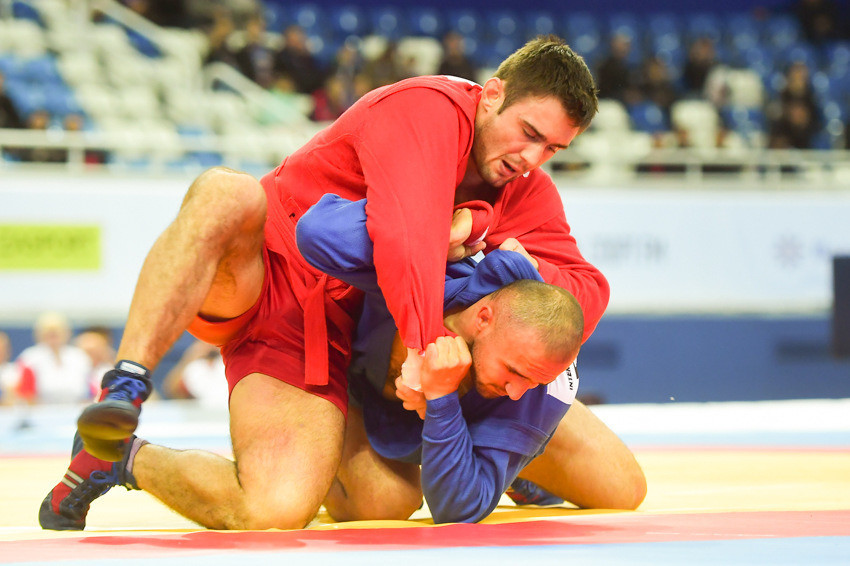 Sergey Ryabov was one of Russia's six gold medallists thanks to victory over Uzbekistan's Nemat Yokubov in the men's 90kg final ©FIAS