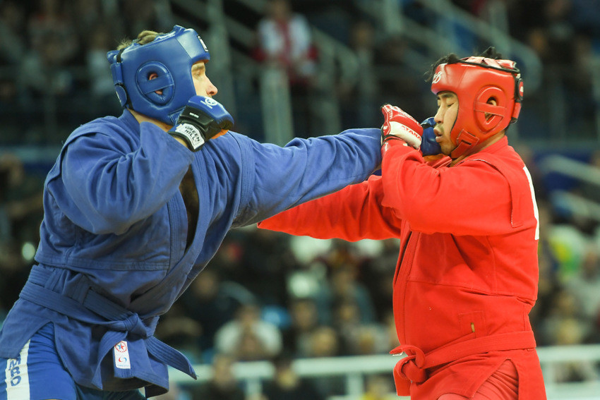 Compatriot Denis Goltsov retained his combat men’s over 100kg title by defeating South Korea's Lee Sangsoo ©FIAS