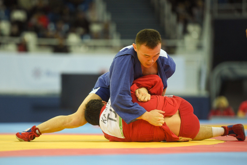 Four more gold medals for hosts Russia on day two of 2017 World Sambo Championships