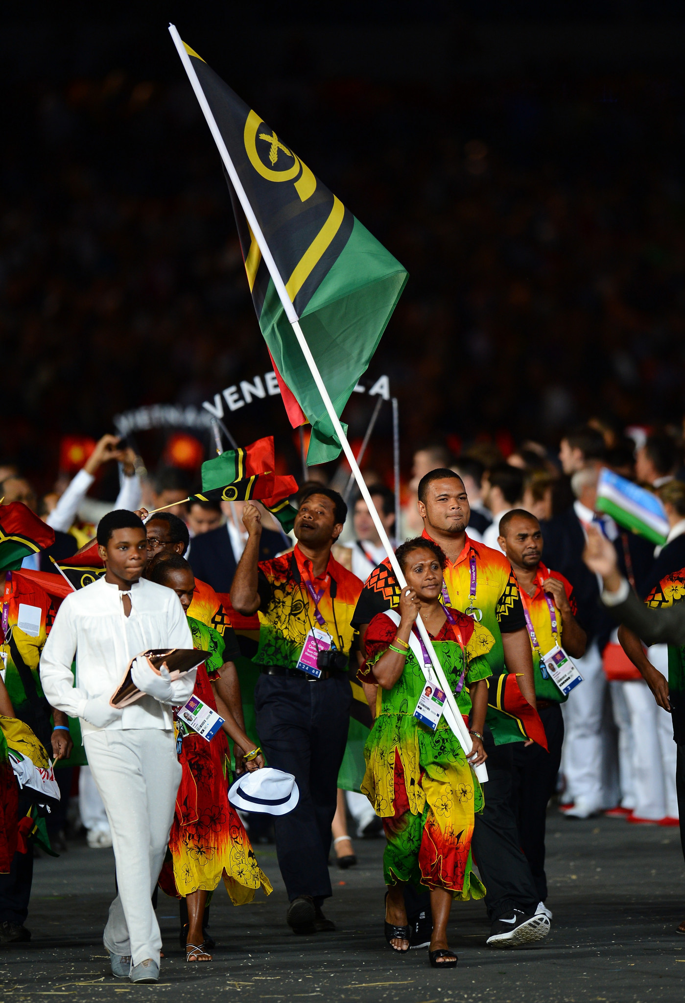 Anolyn Lulu carrying the Vanuatu flag at London 2012 ©Getty Images