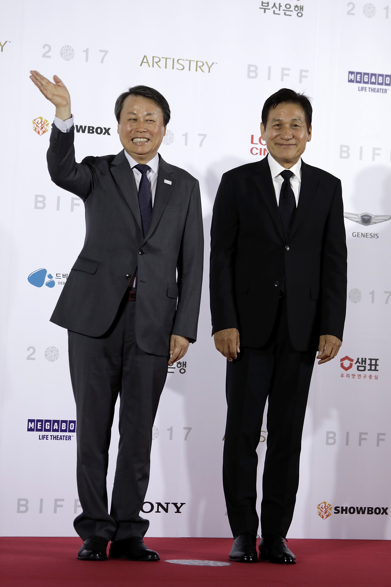 South Korea's Sports Minister Do Jong-hwan, right, says the Government are hopeful North Korean athletes will compete at Pyeongchang 2018 ©Getty Images