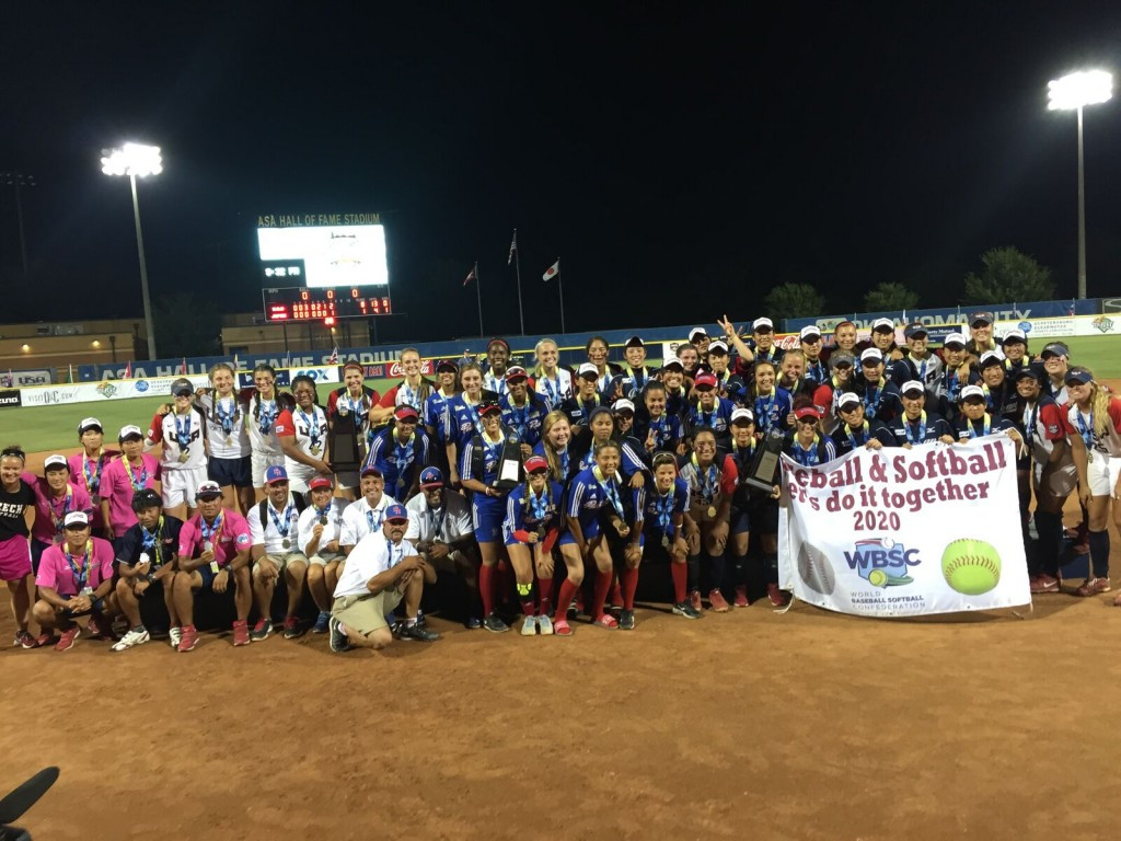 The podium finishers displayed a banner supporting baseball and softball inclusion at Tokyo 2020