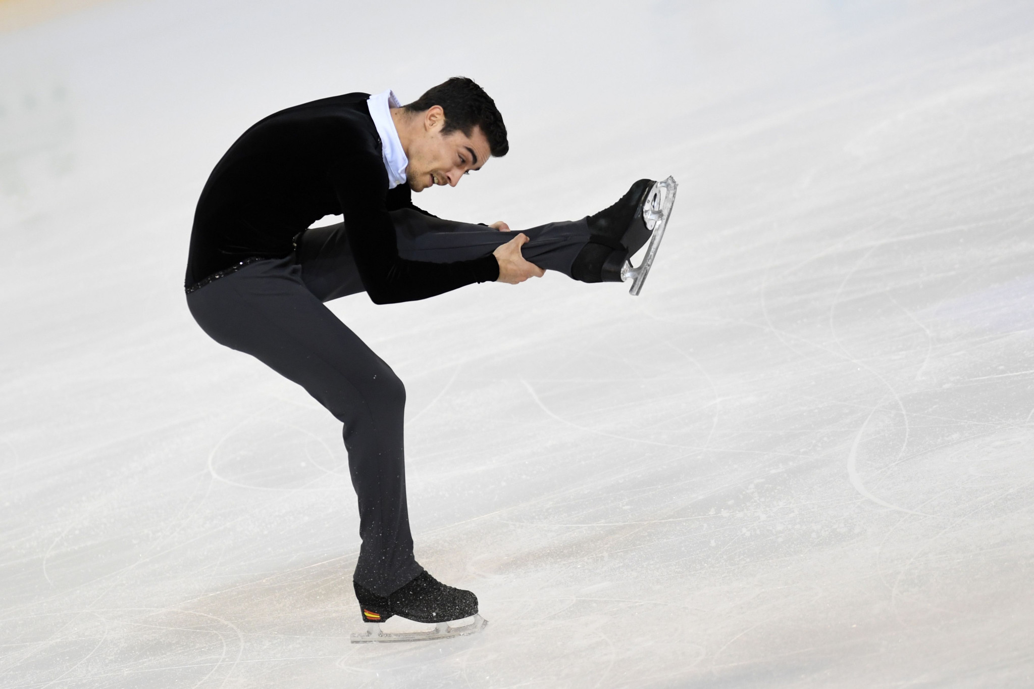 Fernández bounces back at ISU Grand Prix of Figure Skating leg in Grenoble