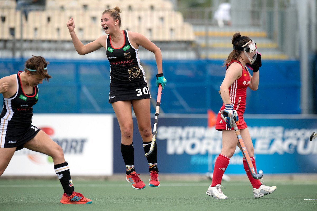 Germany began their campaign with victory against England ©FIH
