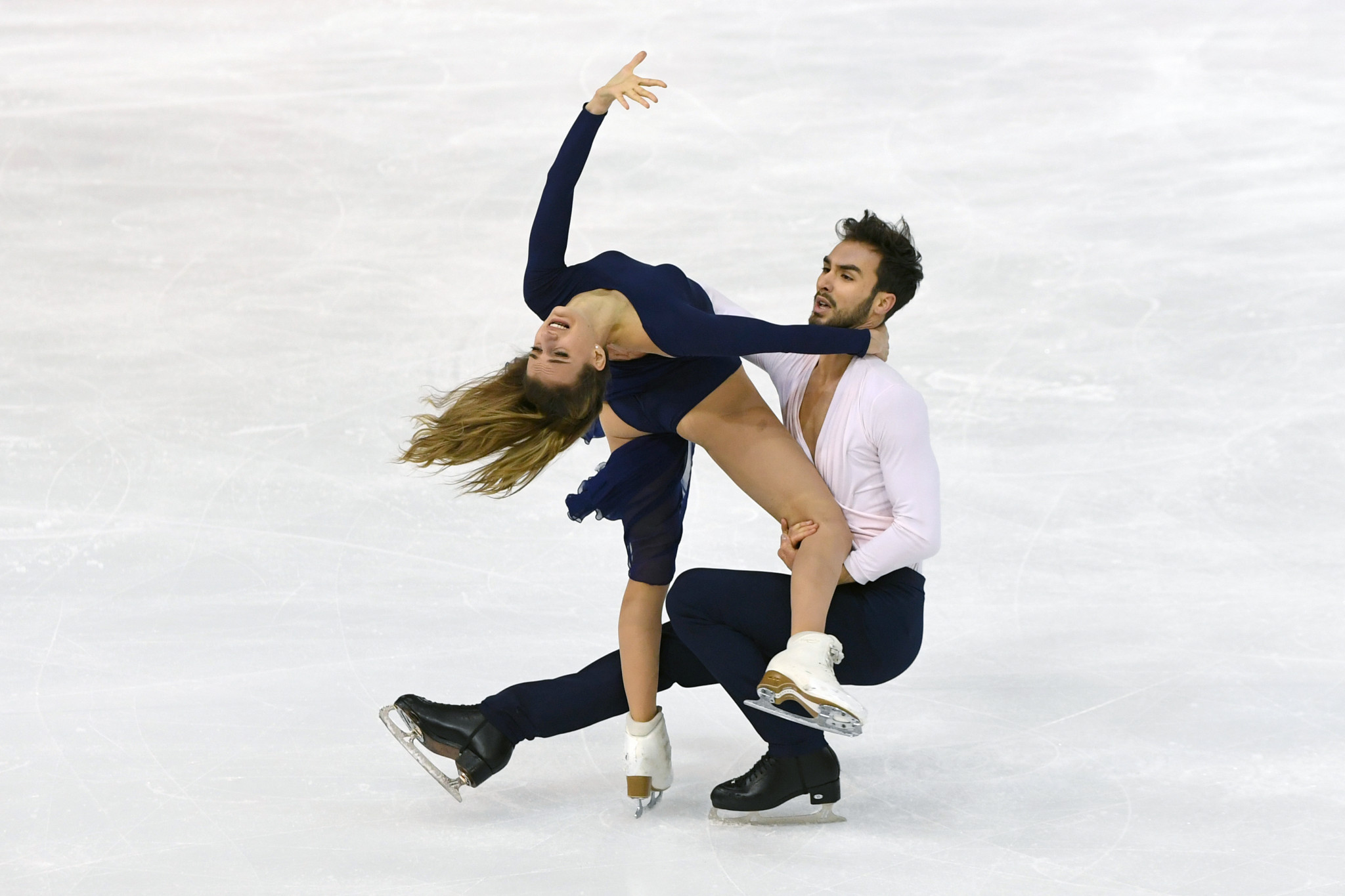 France's Gabriella Papadakis and Guillaume Cizeron won the ice dance title on home territory ©Getty Images