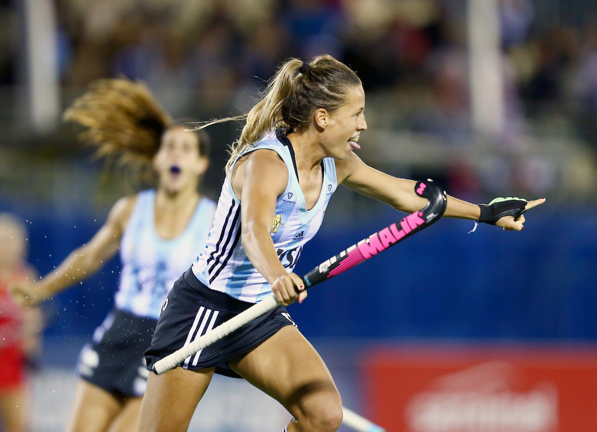 Argentina claimed a narrow victory over England ©FIH