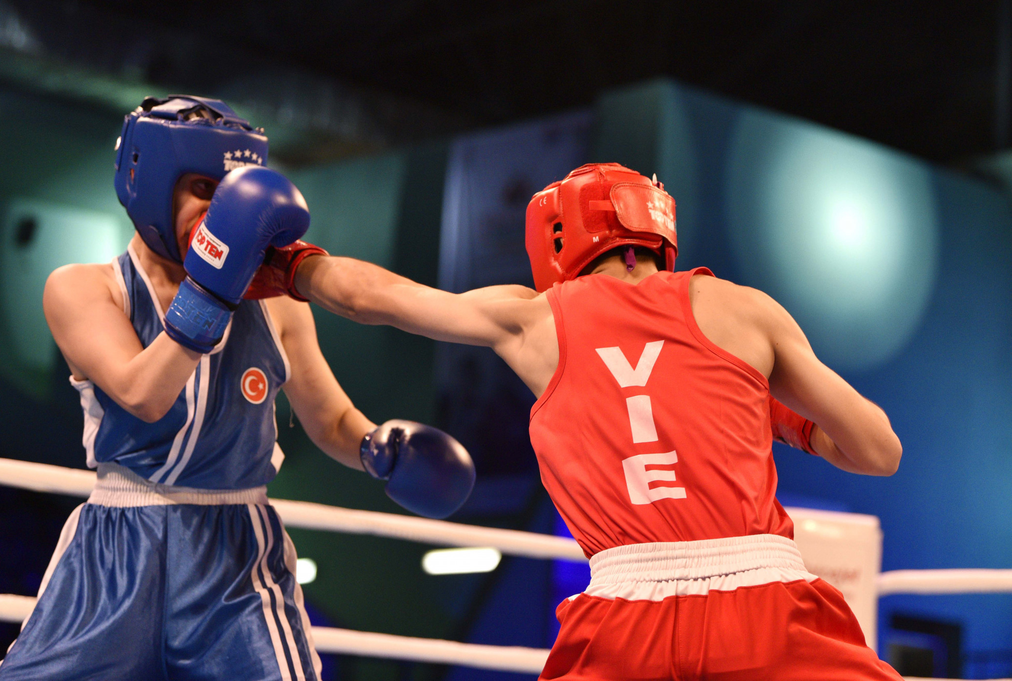 Boxers took to the ring for contests in the round of 16 across the weight divisions ©AIBA