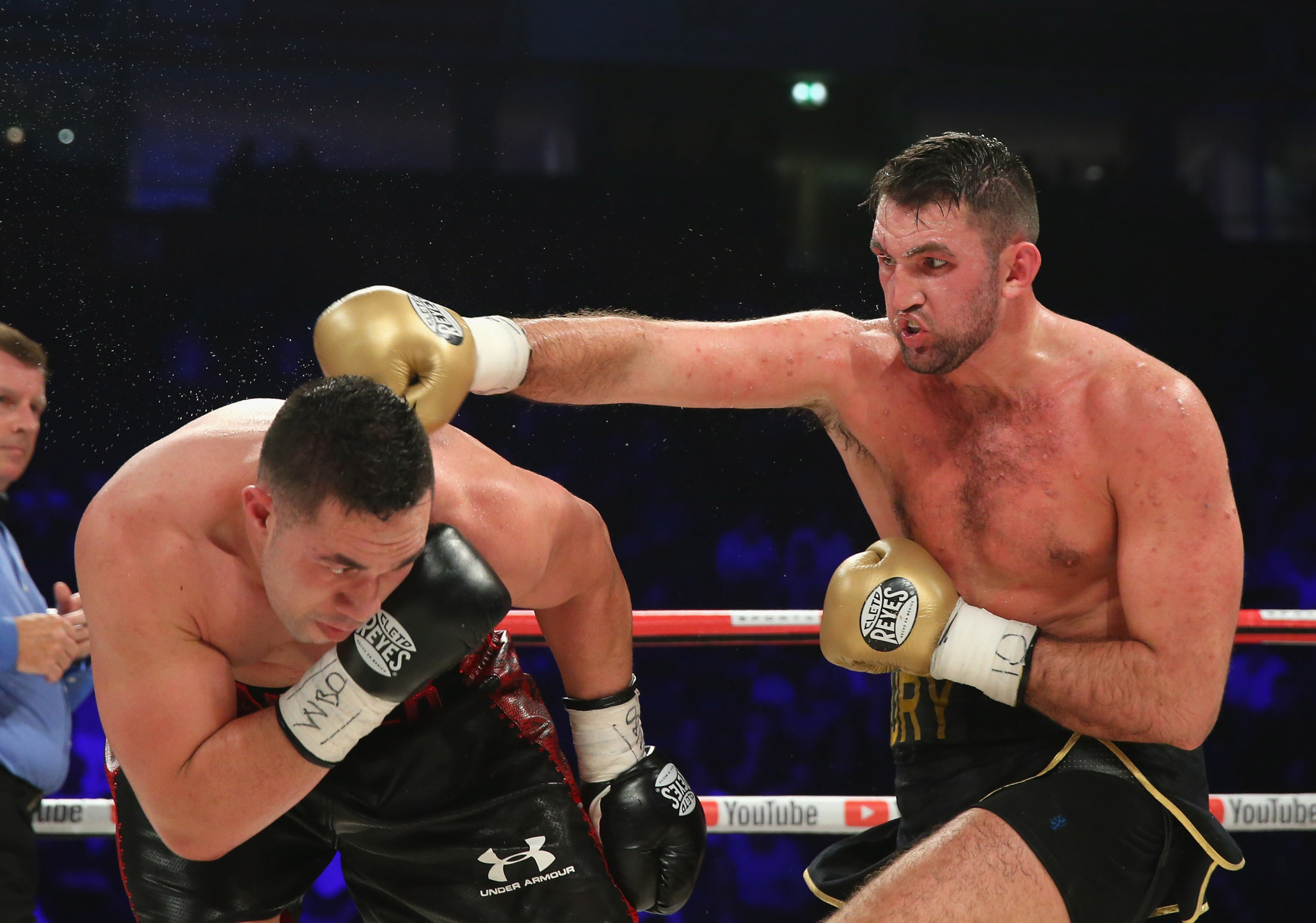 Hughie Fury lands a right shot on Joseph Parker during the WBO World Heavyweight Title fight at Manchester Arena on September 23, 2017 ©Getty Images