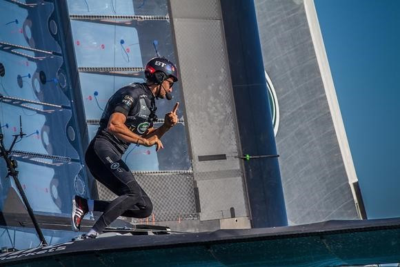 Scott to race with Land Rover BAR Academy for finale of the 2017 Extreme Sailing Series