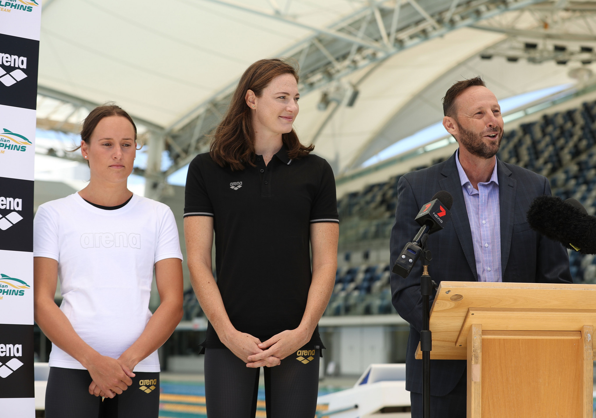 Swimming Australia chief executive Mark Anderson and swimmers Jess Hansen and Cate Campbell announce a Swimming Australia partnership in January 2017 ©Getty Images