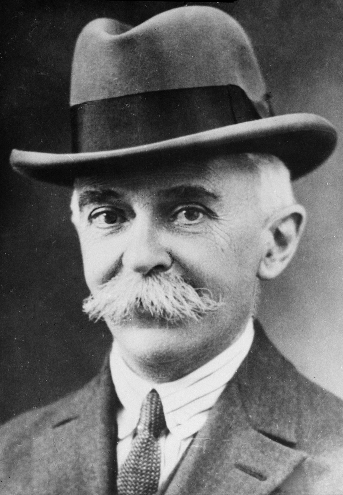 Baron Pierre de Coubertin stepped down as IOC President during World War One to serve in the French army ©Getty Images