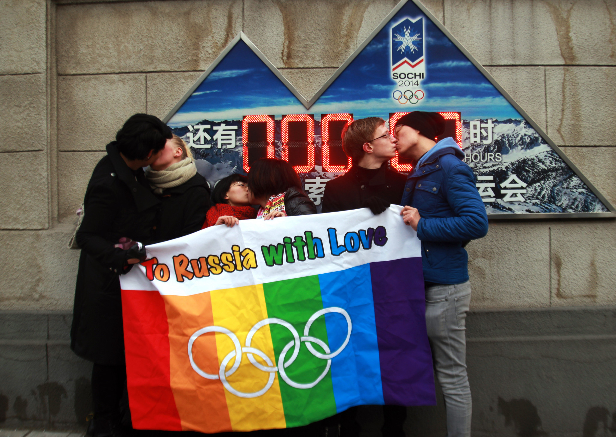 Pro-gay rights protesters demonstrate during Sochi 2014 ©Getty Images