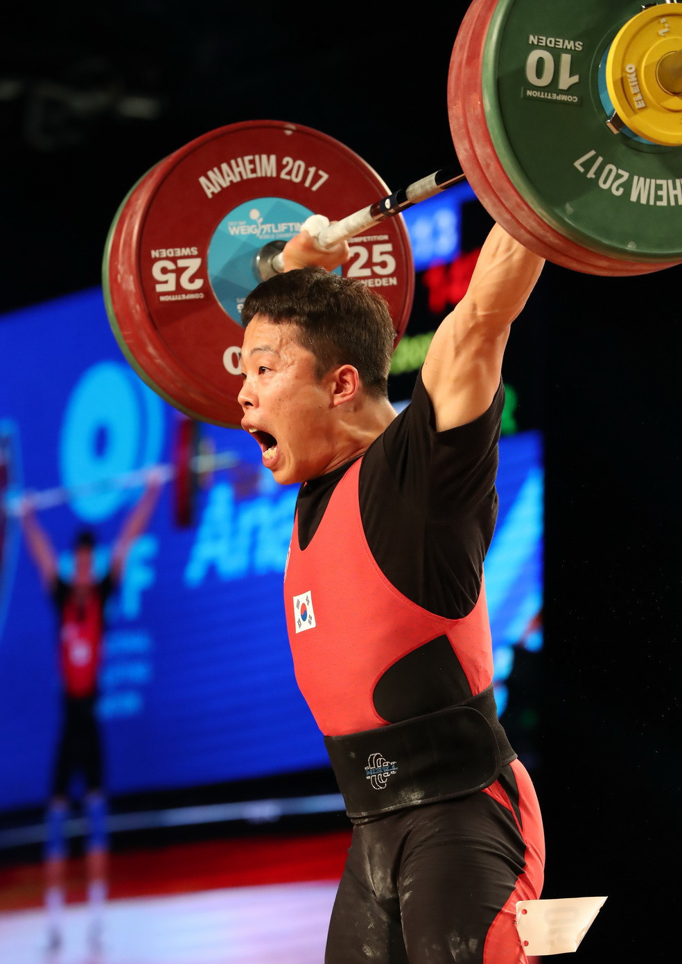 South Korea’s Won Jeongsik claimed the men’s 69kg overall title ©IWF