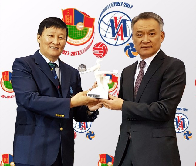 Mongolian Volleyball Federation vice-president Odkhuu Tserenpil was honoured at the ceremony ©MNOC