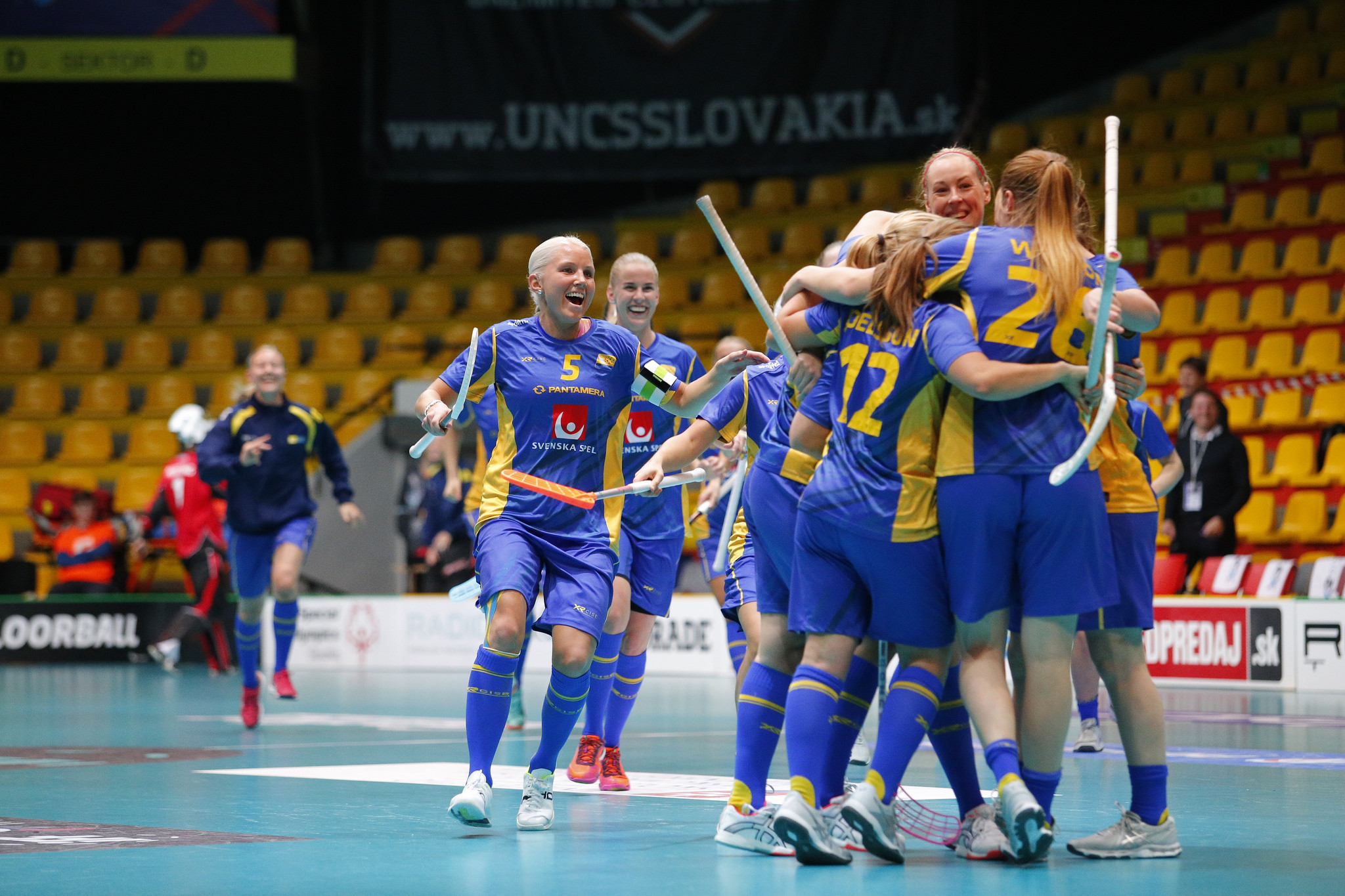 Sweden bring Switzerland back down to earth at the Women's World Floorball Championships