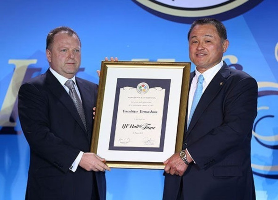 Legendary Japanese judoka and new IJF Executive Committee member Yasuhiro Yamashita was one of the inductees