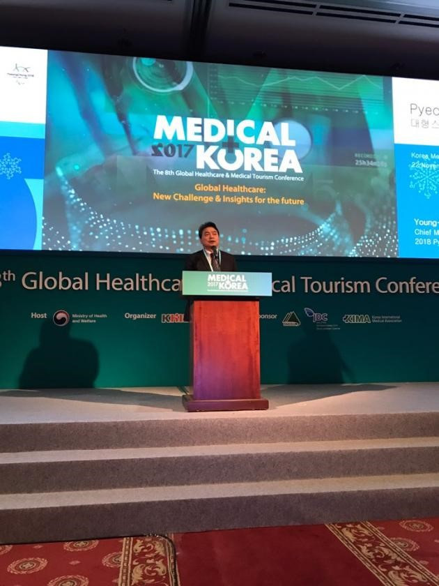 Pyeongchang 2018 chief medical officer Lee Young-he outlined health care plans for the Winter Olympic and Paralympic Games during Medical Korea 2017 ©Medical Korea