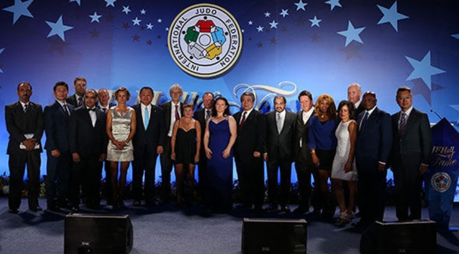 The nine inductees were joined by key members of the IJF at the close of the evening ©IJF